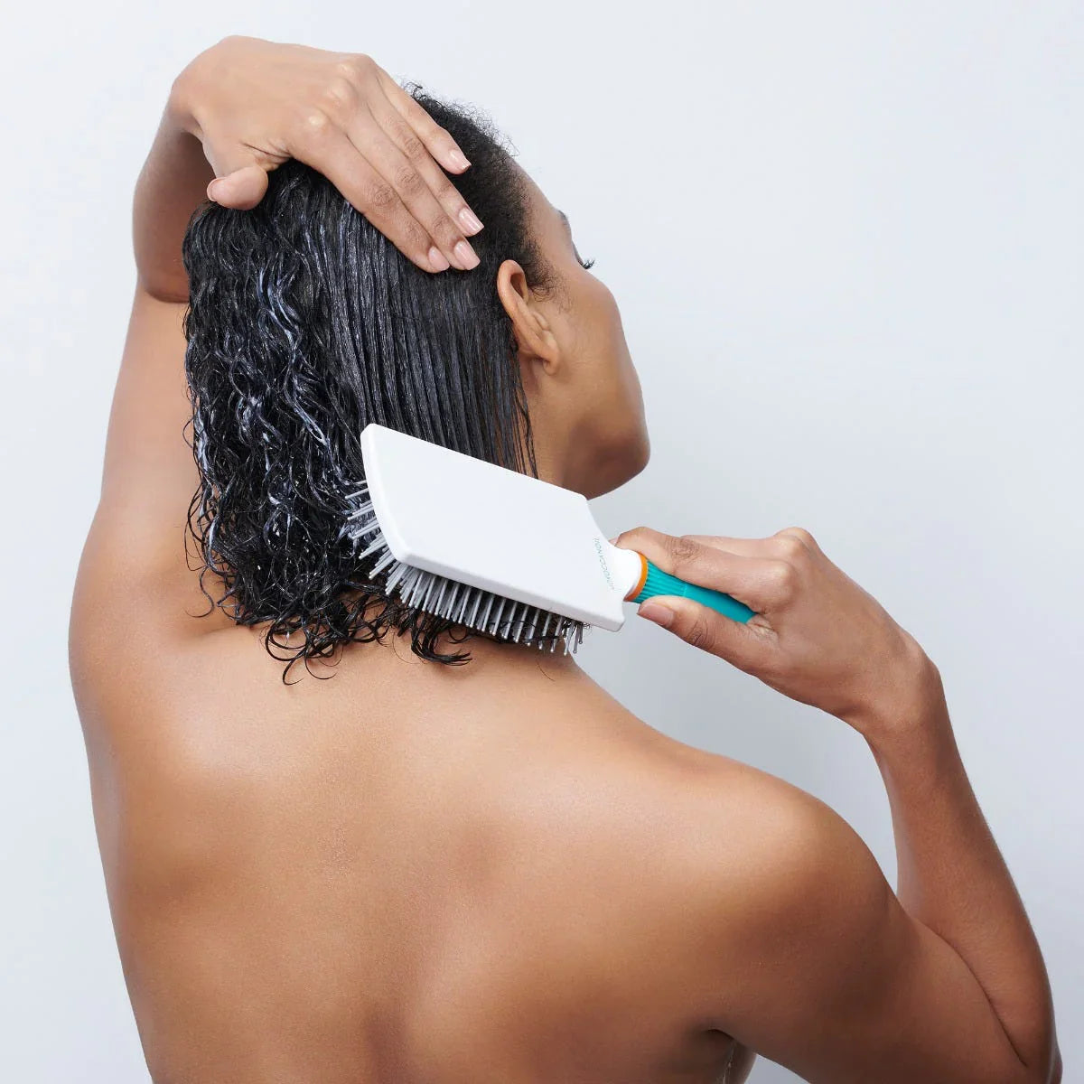 MOROCCANOIL Ionic Paddle Brush Model