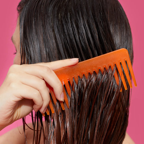 Load image 1 in gallery view. AMIKA The Wizard Silicone-Free Detangling Primer in use
